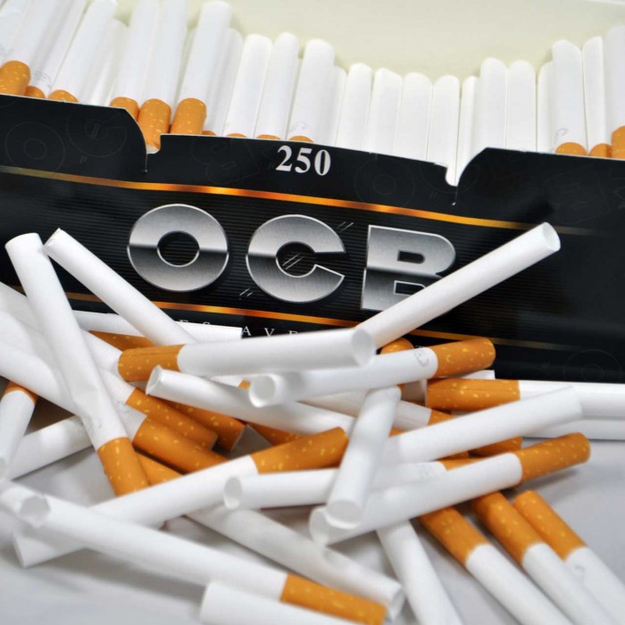 Un cigarrillo OCB tubo, caja de 250, compatible con todos los tubeuses